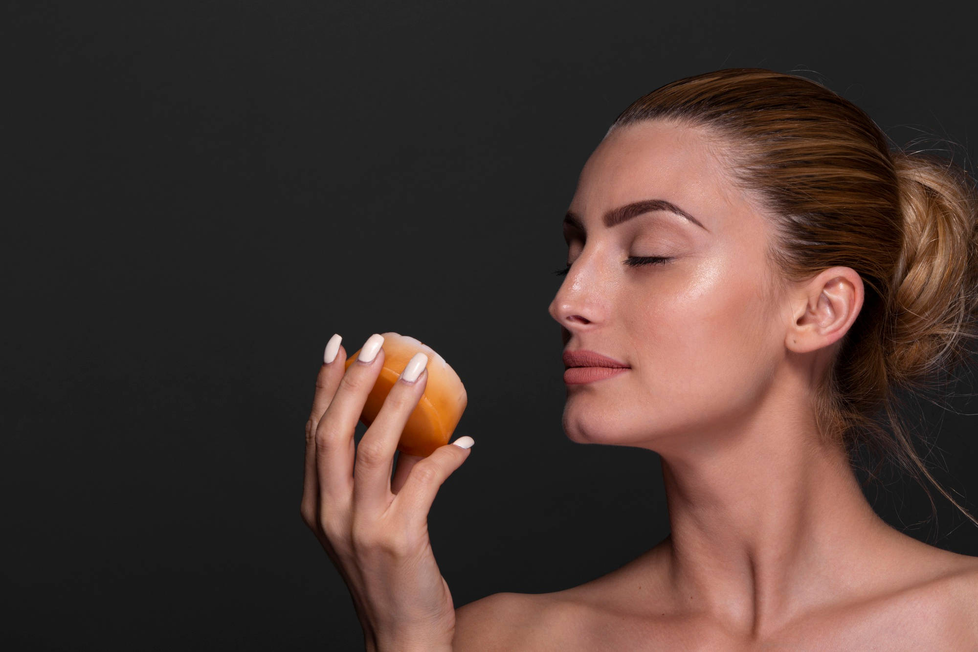 Rytuał pielęgnacji skóry: Jak uzyskać promienny wygląd bez zbędnych kosmetyków